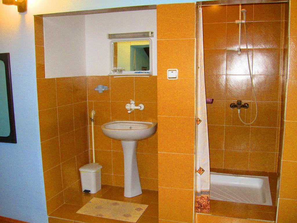 Amfora Rooms Caribrod Dimitrovgrad Quarto foto