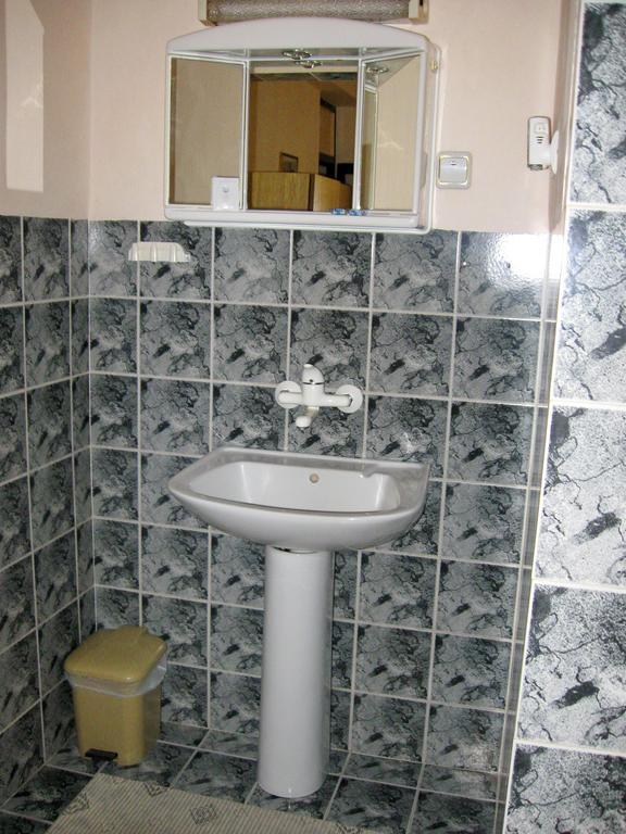 Amfora Rooms Caribrod Dimitrovgrad Quarto foto