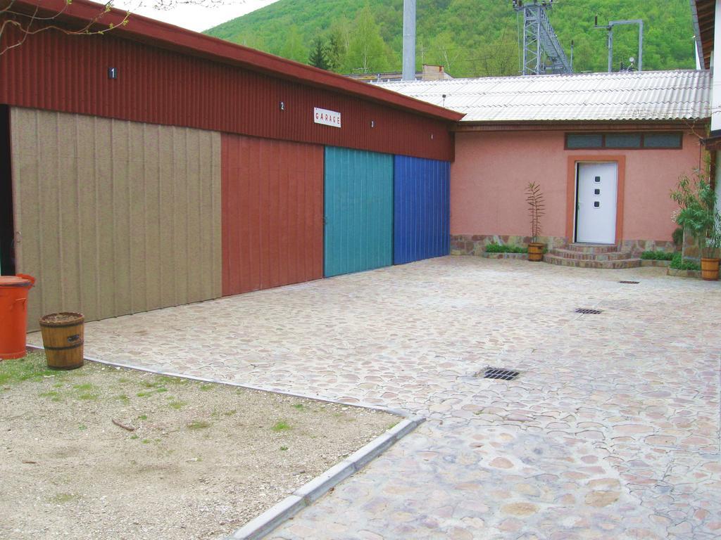 Amfora Rooms Caribrod Dimitrovgrad Exterior foto